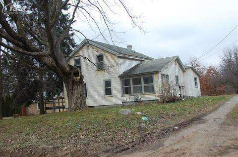11111 Clyde Road Fenton, MI 48430 - Photo 3 of 10 20125468-2.JPG
