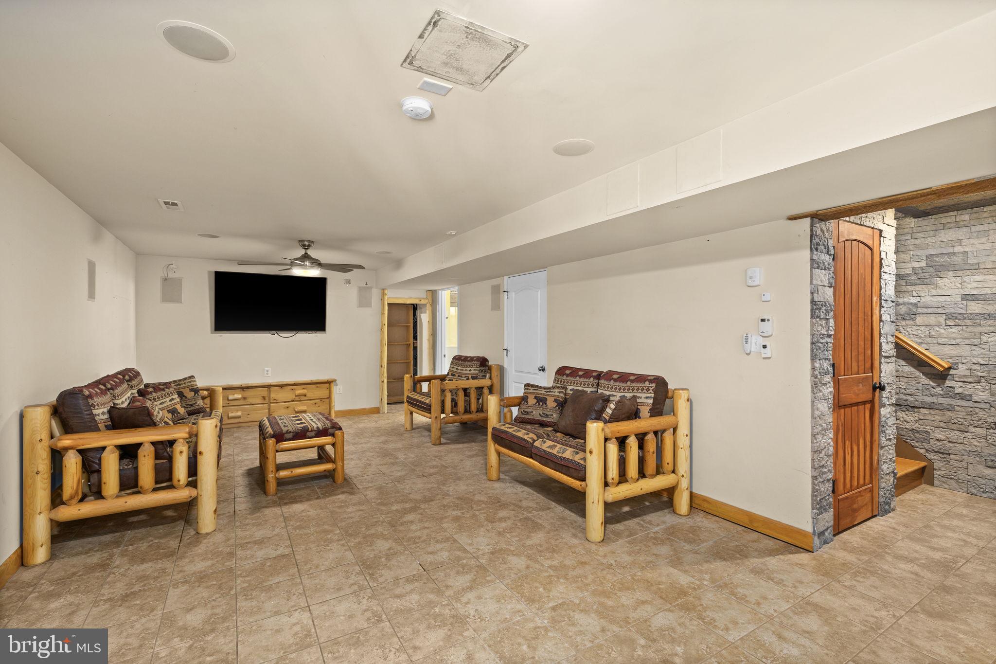 12615 Post Oak Road Spotsylvania, VA 22551 - Photo 38 of 67 All Furniture Conveys