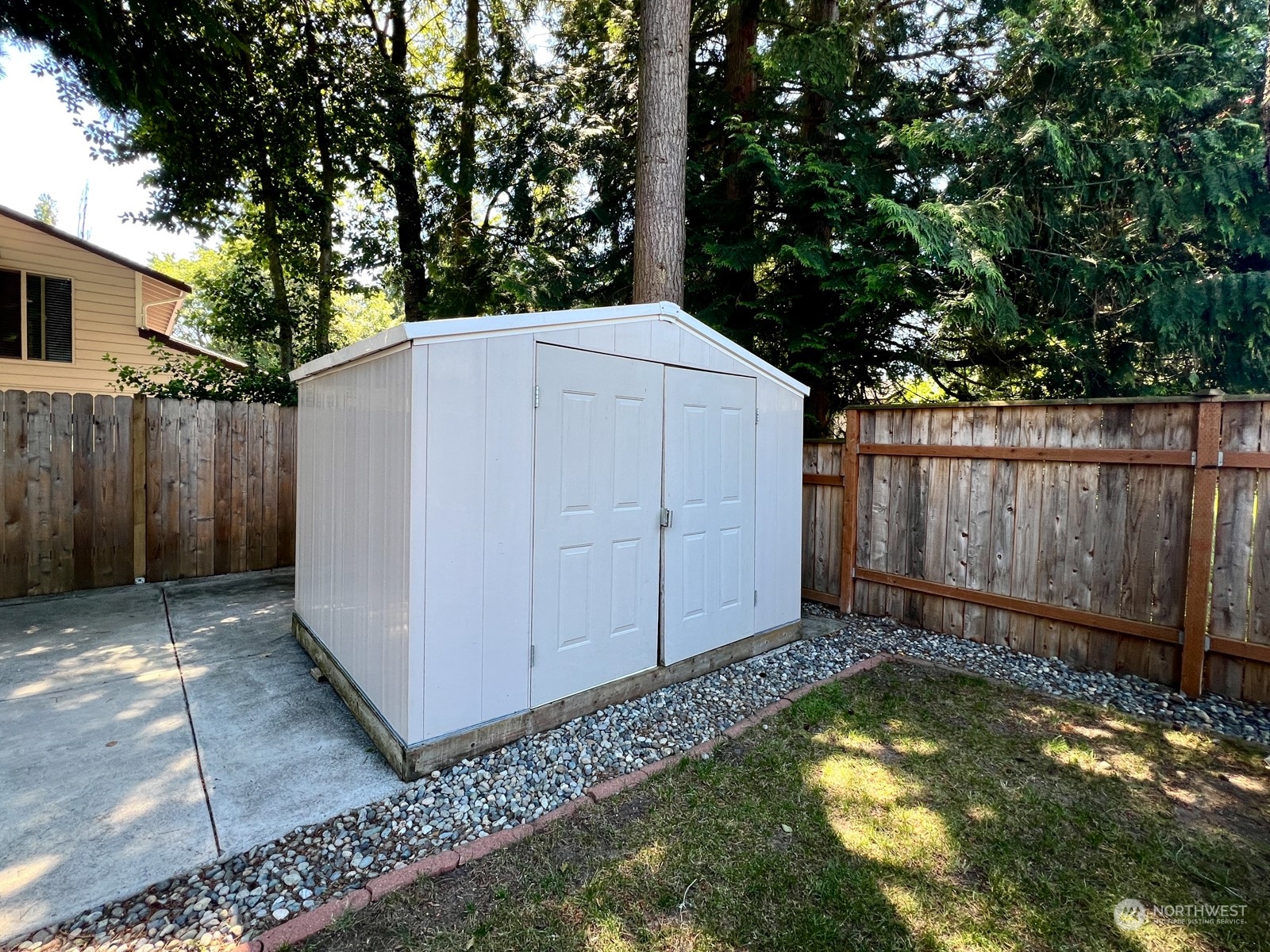 4019 Northeast 17th Street Renton, WA 98056 - Photo 31 of 37 a backyard of a house