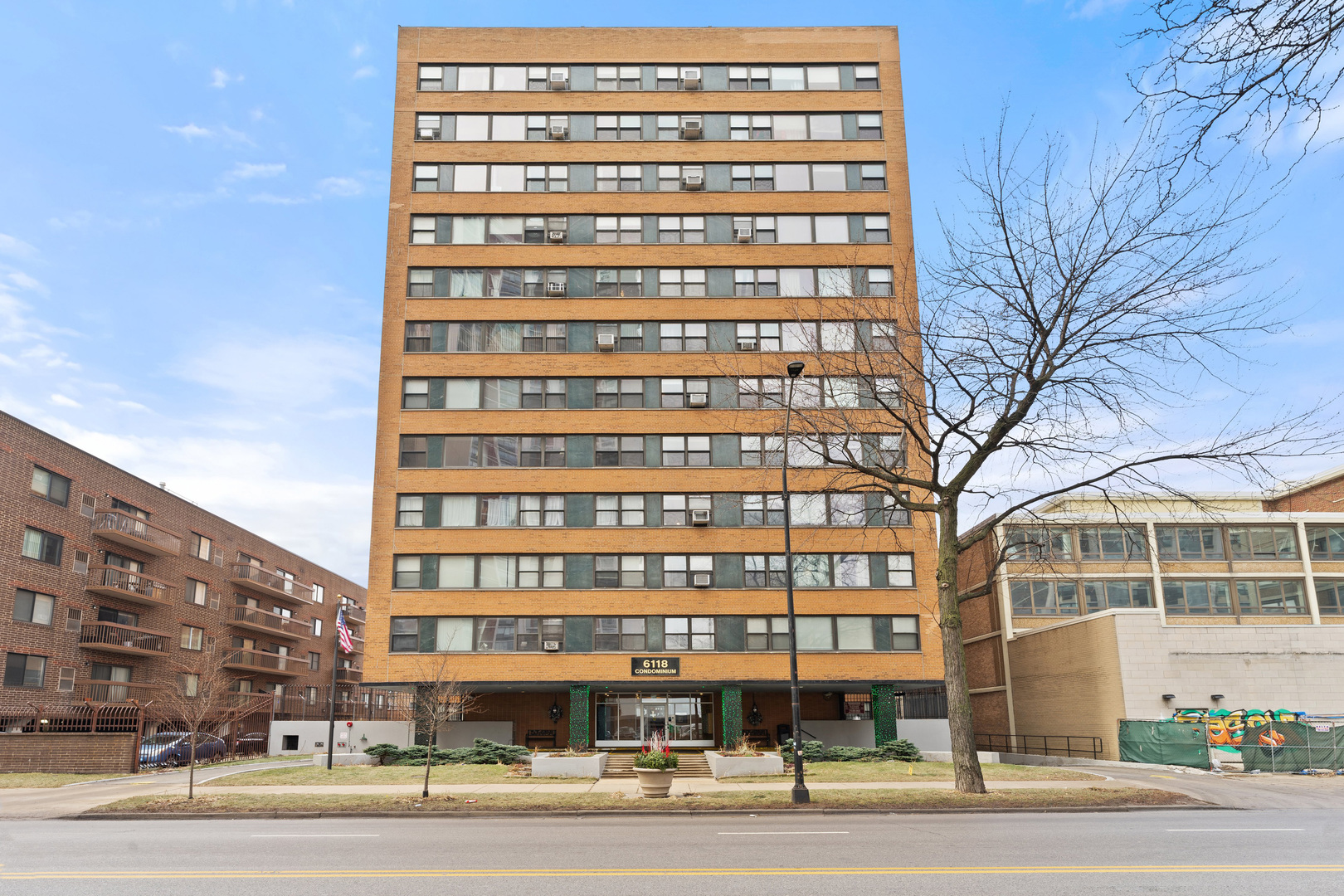 6118 North Sheridan Road, Unit 204 Chicago, IL 60660 - Photo 1 of 17