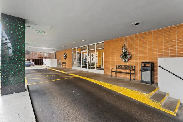 $175,000 | 6118 North Sheridan Road, Unit 204, Chicago, IL 60660