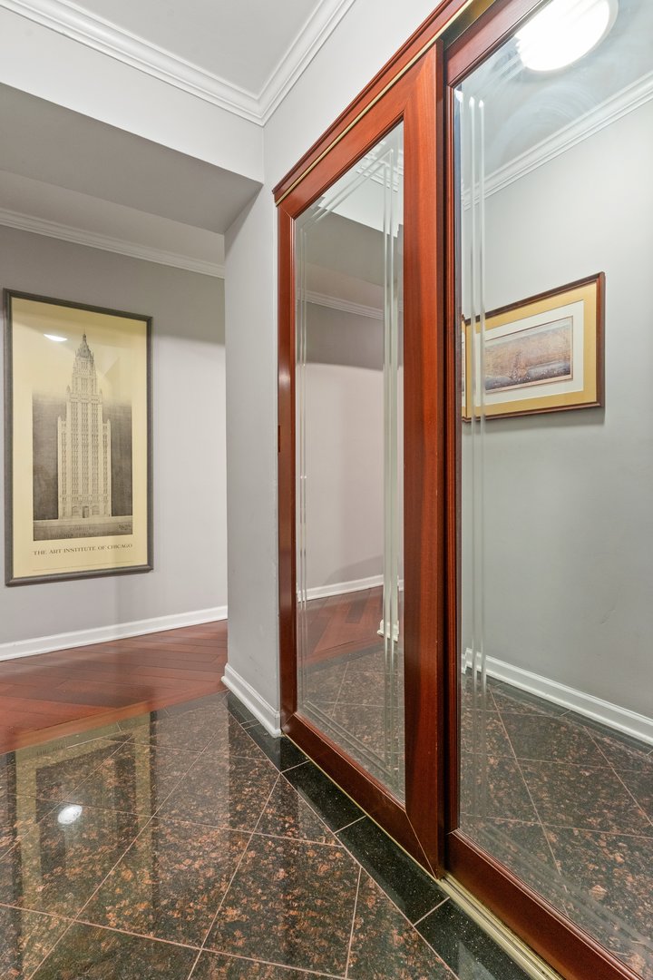 6118 North Sheridan Road, Unit 204 Chicago, IL 60660 - Photo 3 of 17