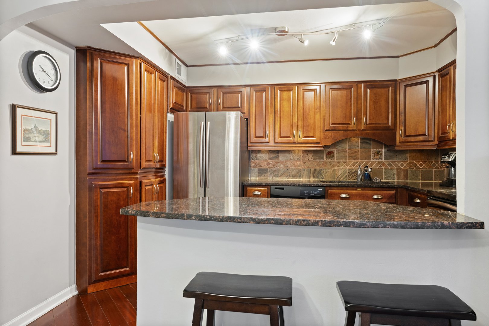 6118 North Sheridan Road, Unit 204 Chicago, IL 60660 - Photo 7 of 17