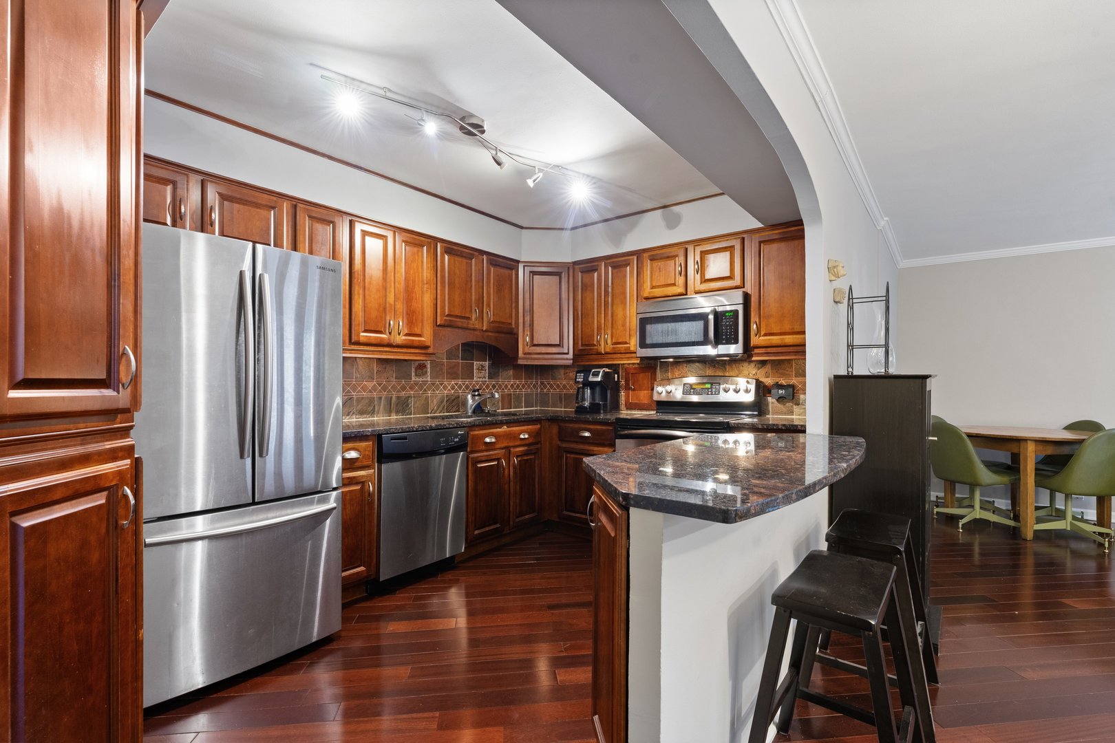 6118 North Sheridan Road, Unit 204 Chicago, IL 60660 - Photo 8 of 17