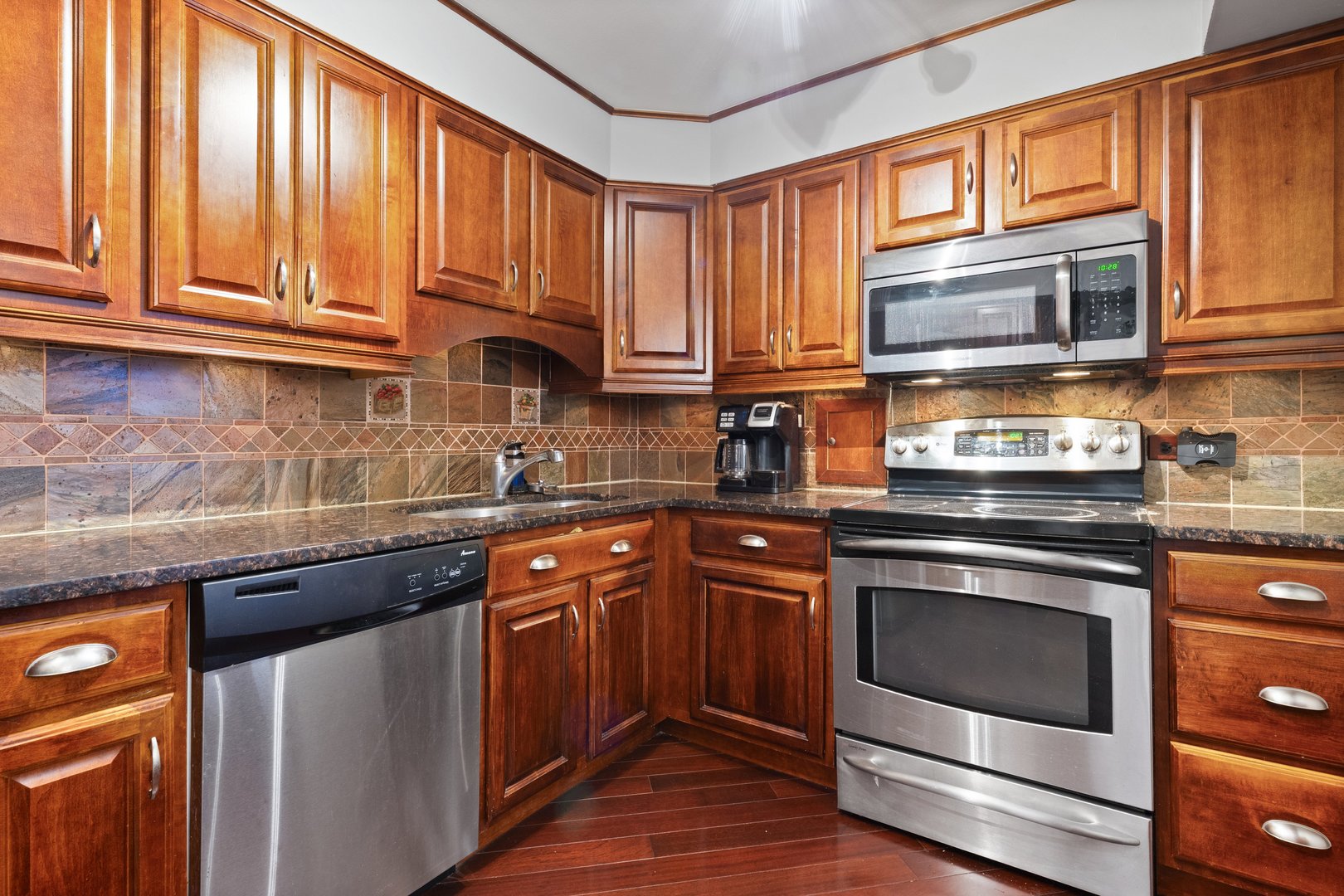 6118 North Sheridan Road, Unit 204 Chicago, IL 60660 - Photo 9 of 17