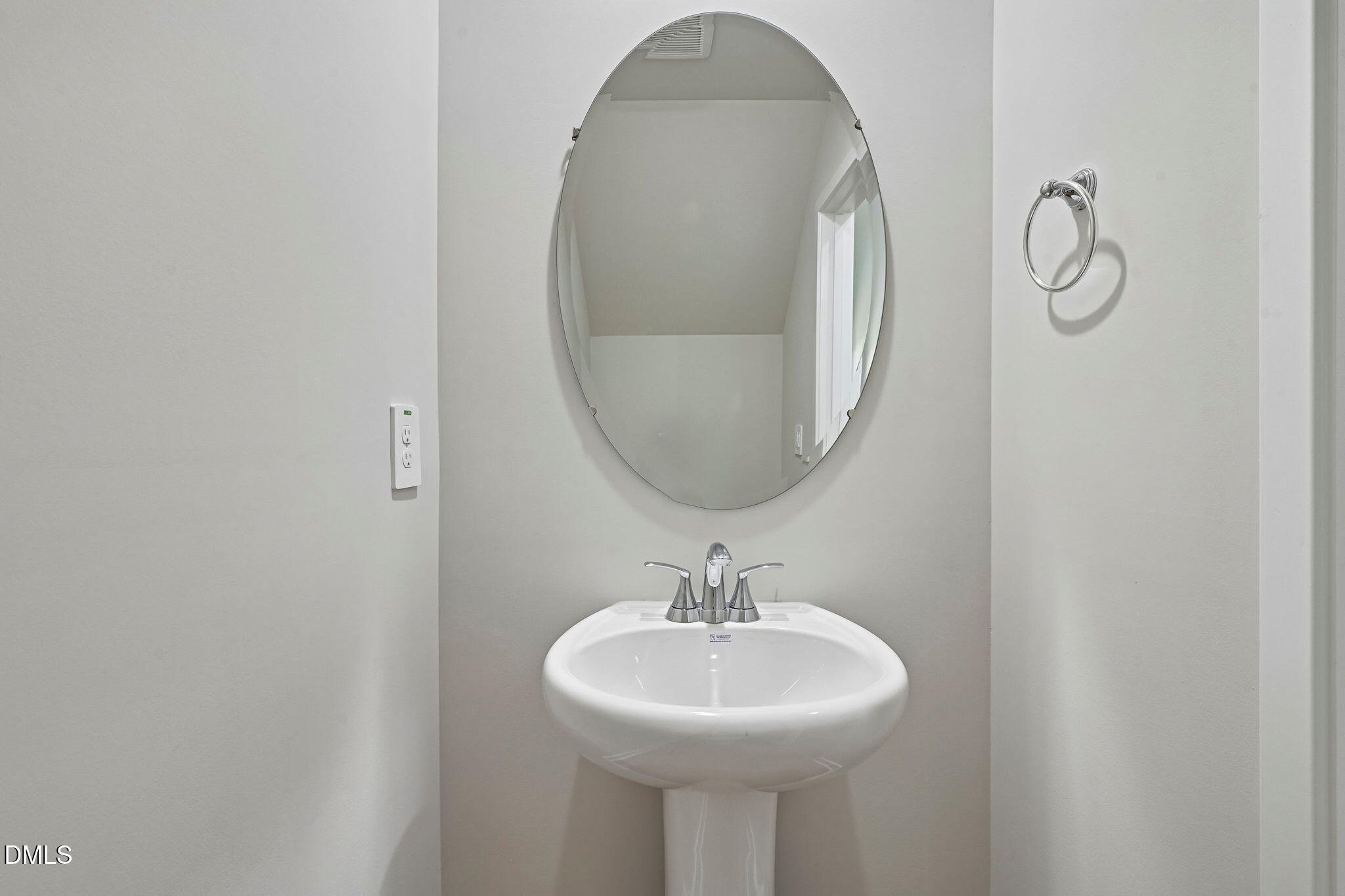 1502 Hatteras Road Durham, NC 27703 - Photo 18 of 44 18-web-or-mls-Raleigh - Avalon Place - 1