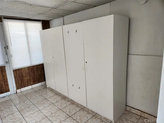 a view of a house with backyard and porch