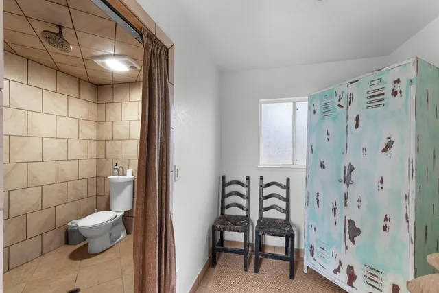 a view of a livingroom with an empty space