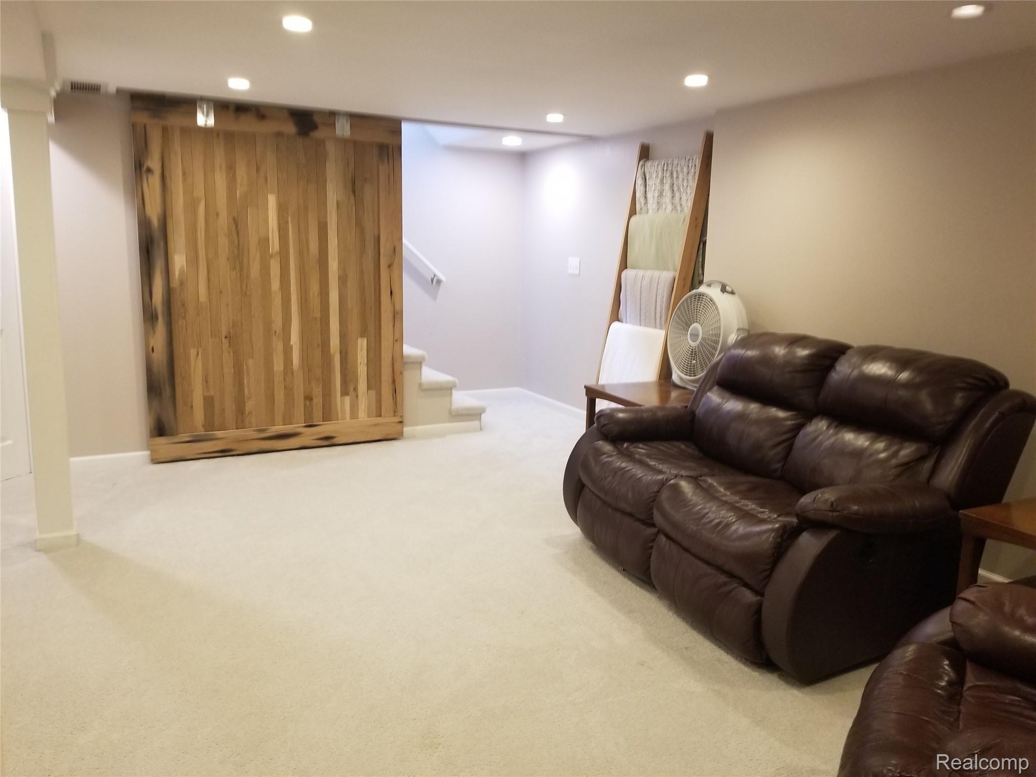2833 South Hacker Road Brighton, MI 48114 - Photo 19 of 26 20210821_120643.jpg