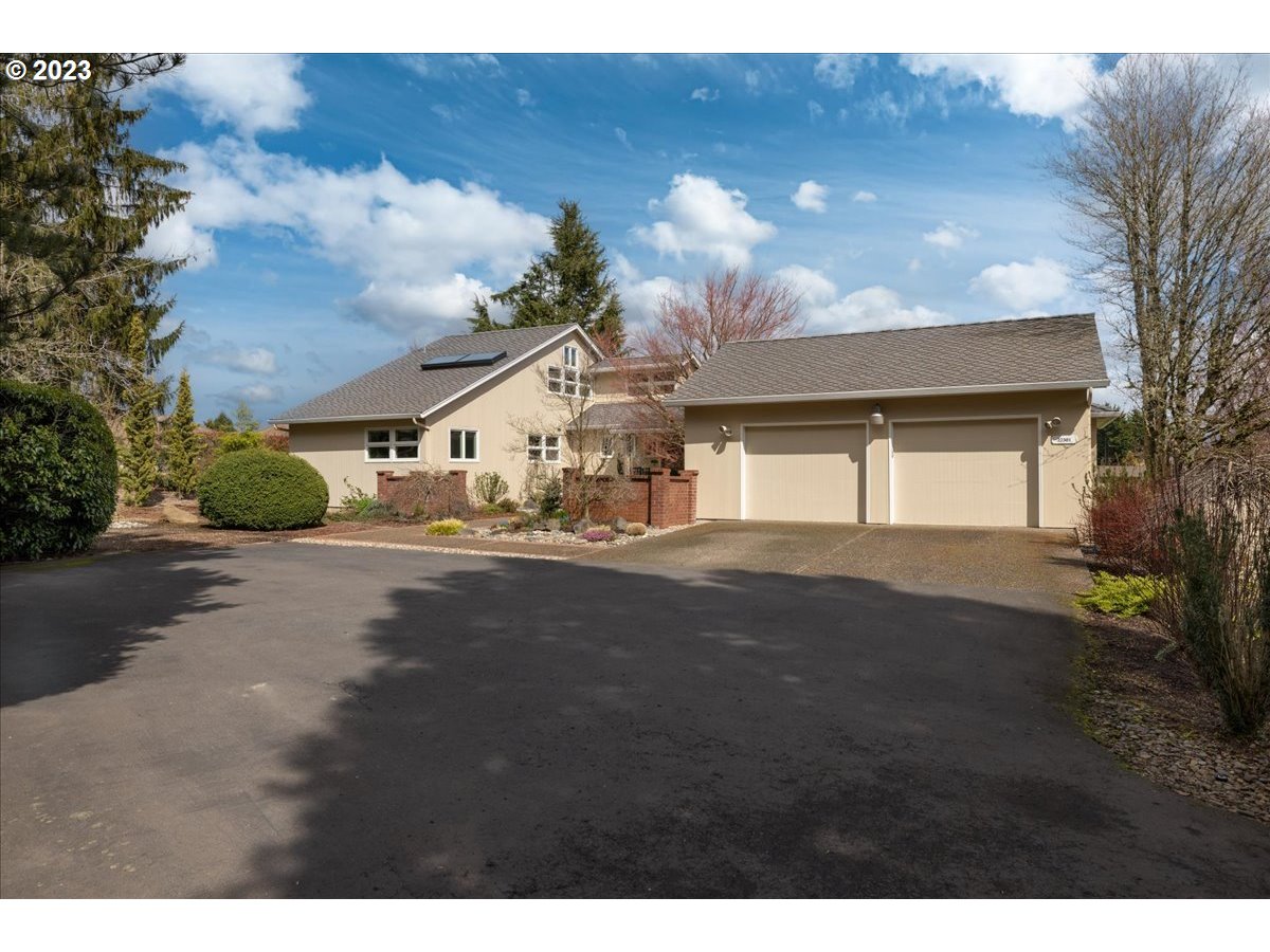 22301 Southwest Stafford Road Tualatin, OR 97062 - Photo 1 of 41 Gallery Image 1