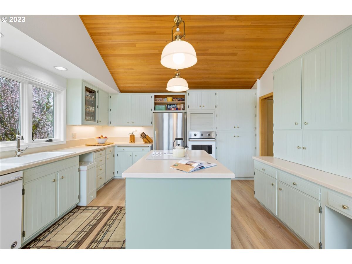 22301 Southwest Stafford Road Tualatin, OR 97062 - Photo 16 of 41 Gallery Image 16