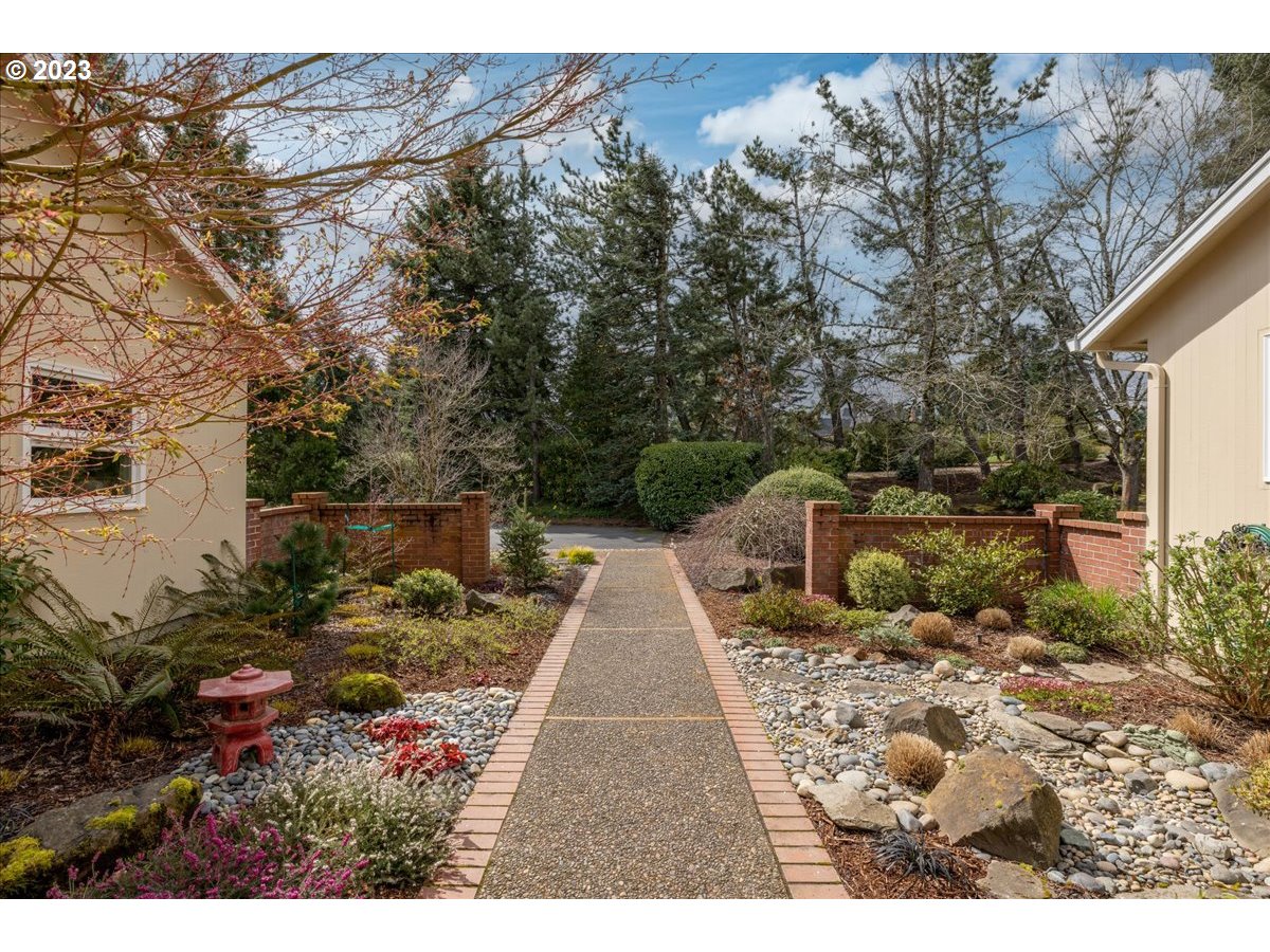 22301 Southwest Stafford Road Tualatin, OR 97062 - Photo 5 of 41 Gallery Image 5