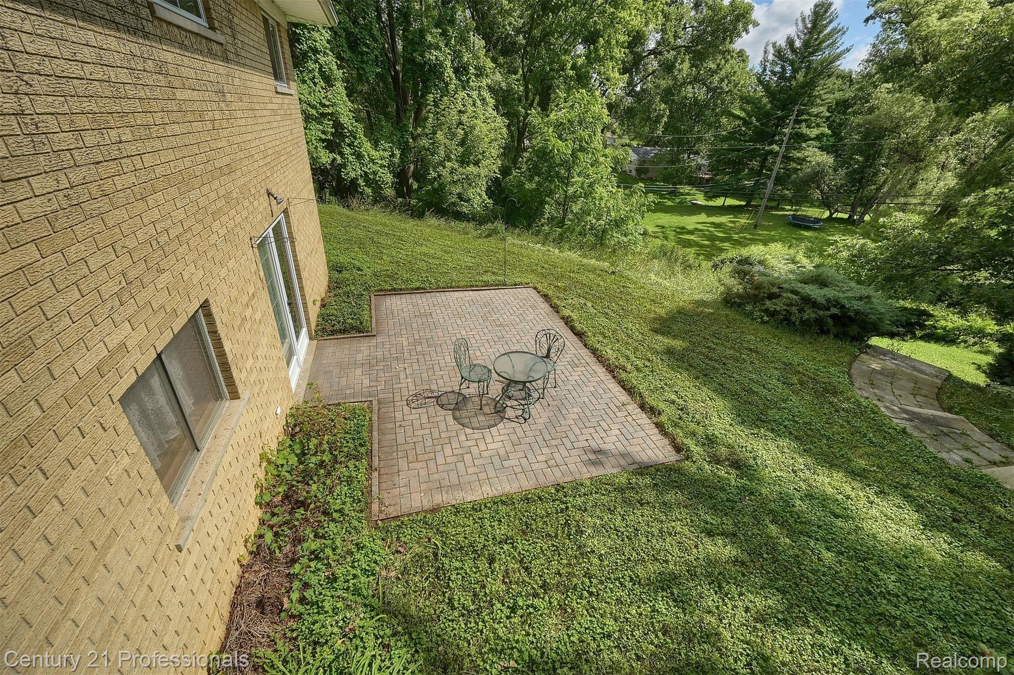 865 Briar Court Rochester, MI 48309 - Photo 38 of 39 37-Lower-Patio.jpg