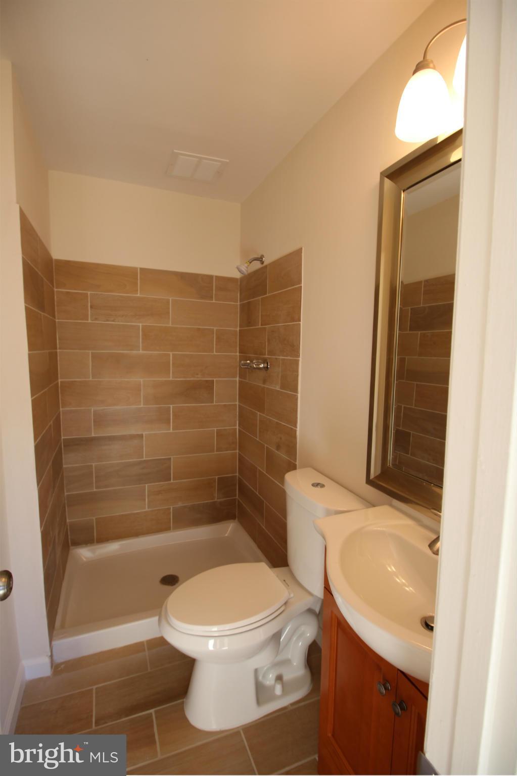 6841 Supreme Court Springfield, VA 22150 - Photo 12 of 26 Bath