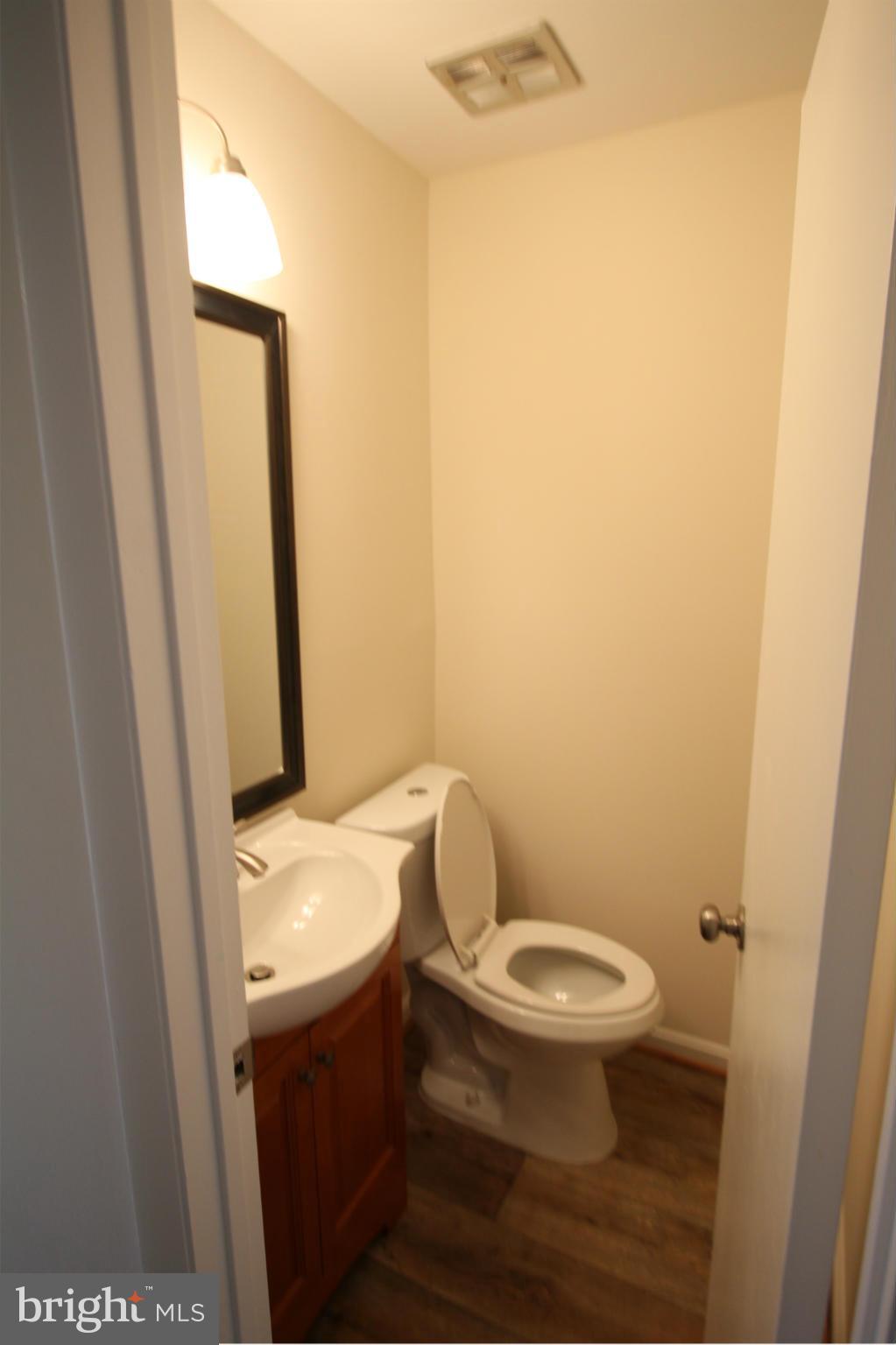 6841 Supreme Court Springfield, VA 22150 - Photo 24 of 26 Bath