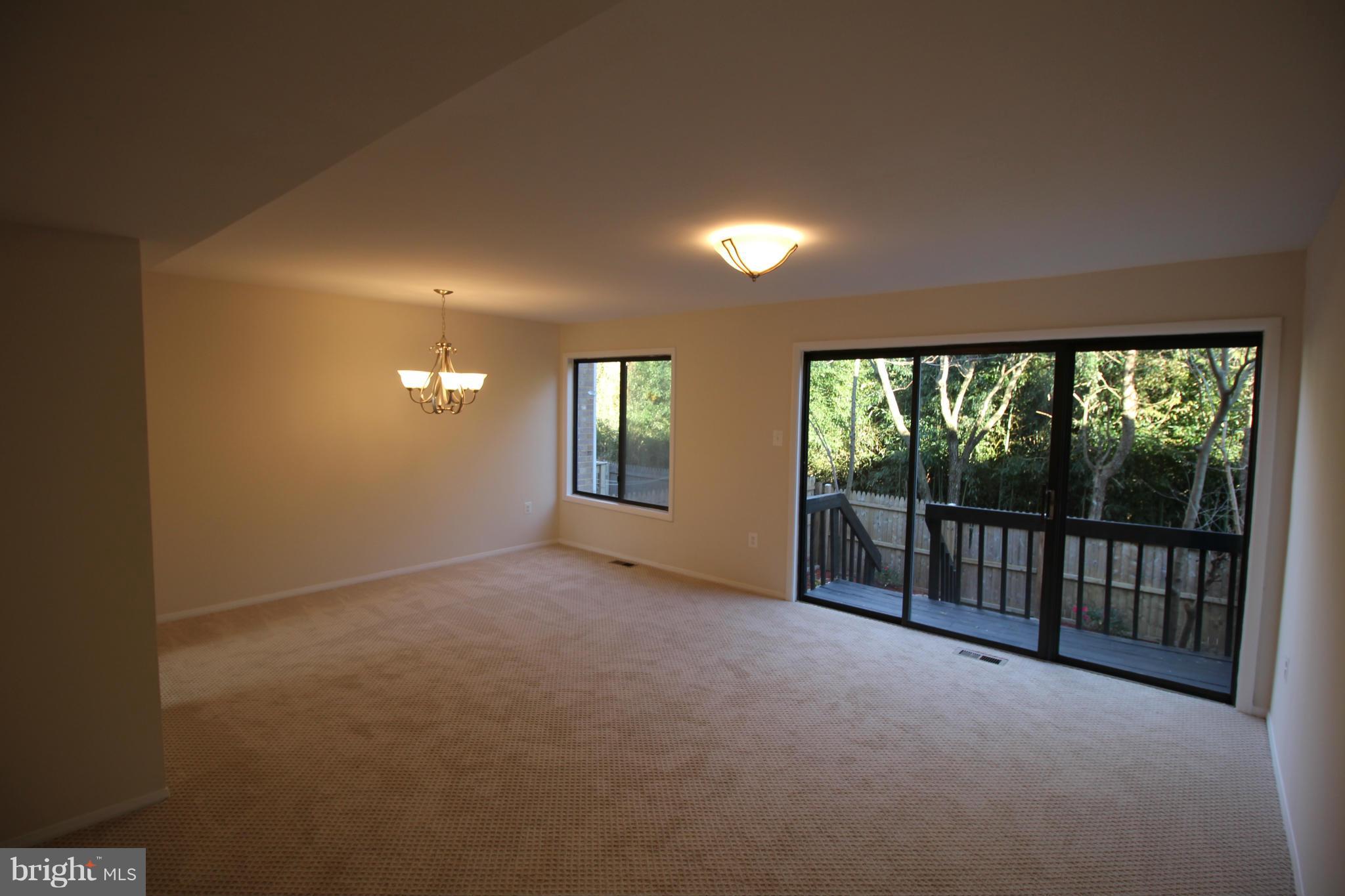 6841 Supreme Court Springfield, VA 22150 - Photo 6 of 26 Living Room