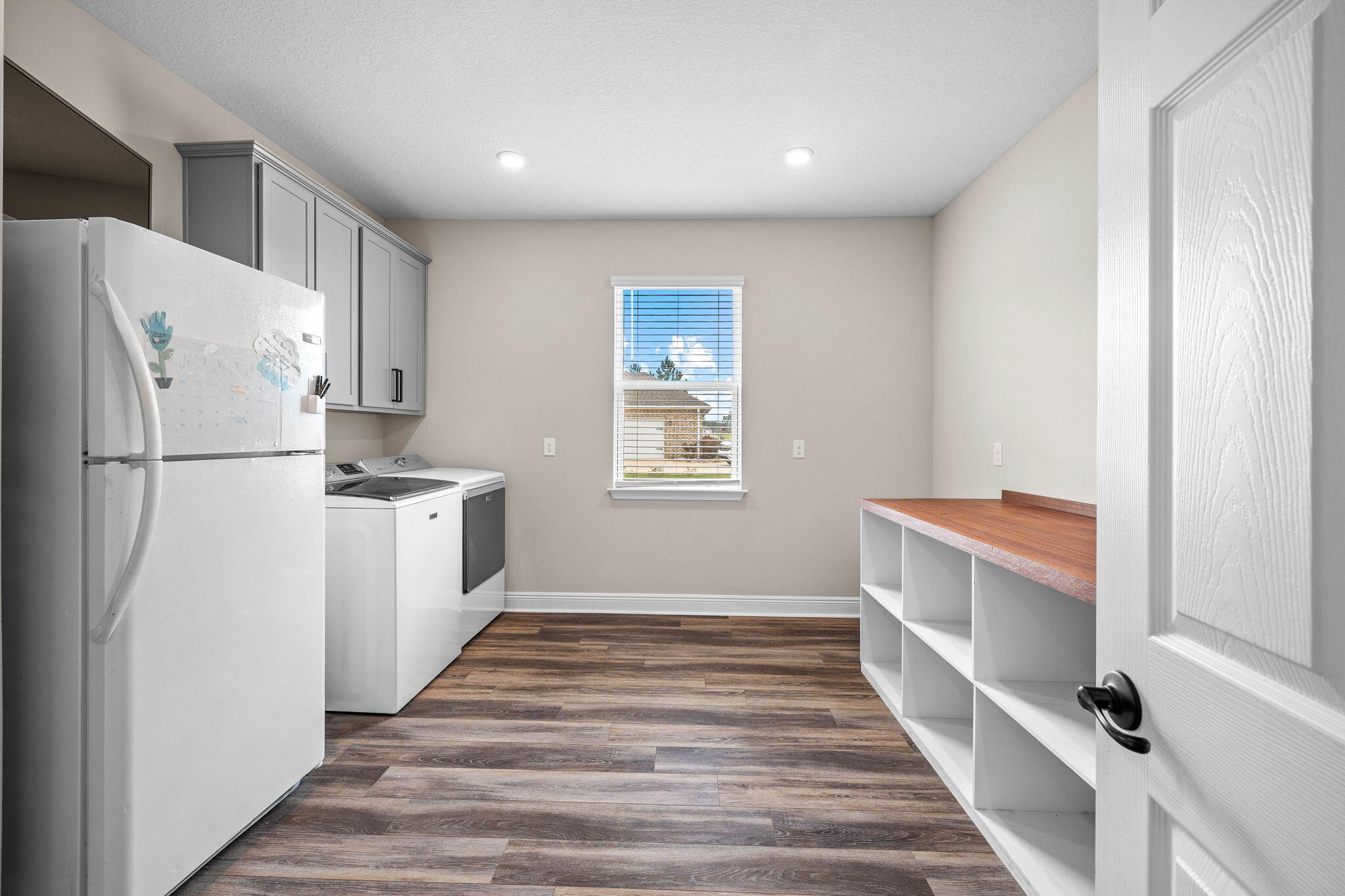 1297 Brushed Dune Circle Freeport, FL 32439 - Photo 50 of 73 Laundry and wet room