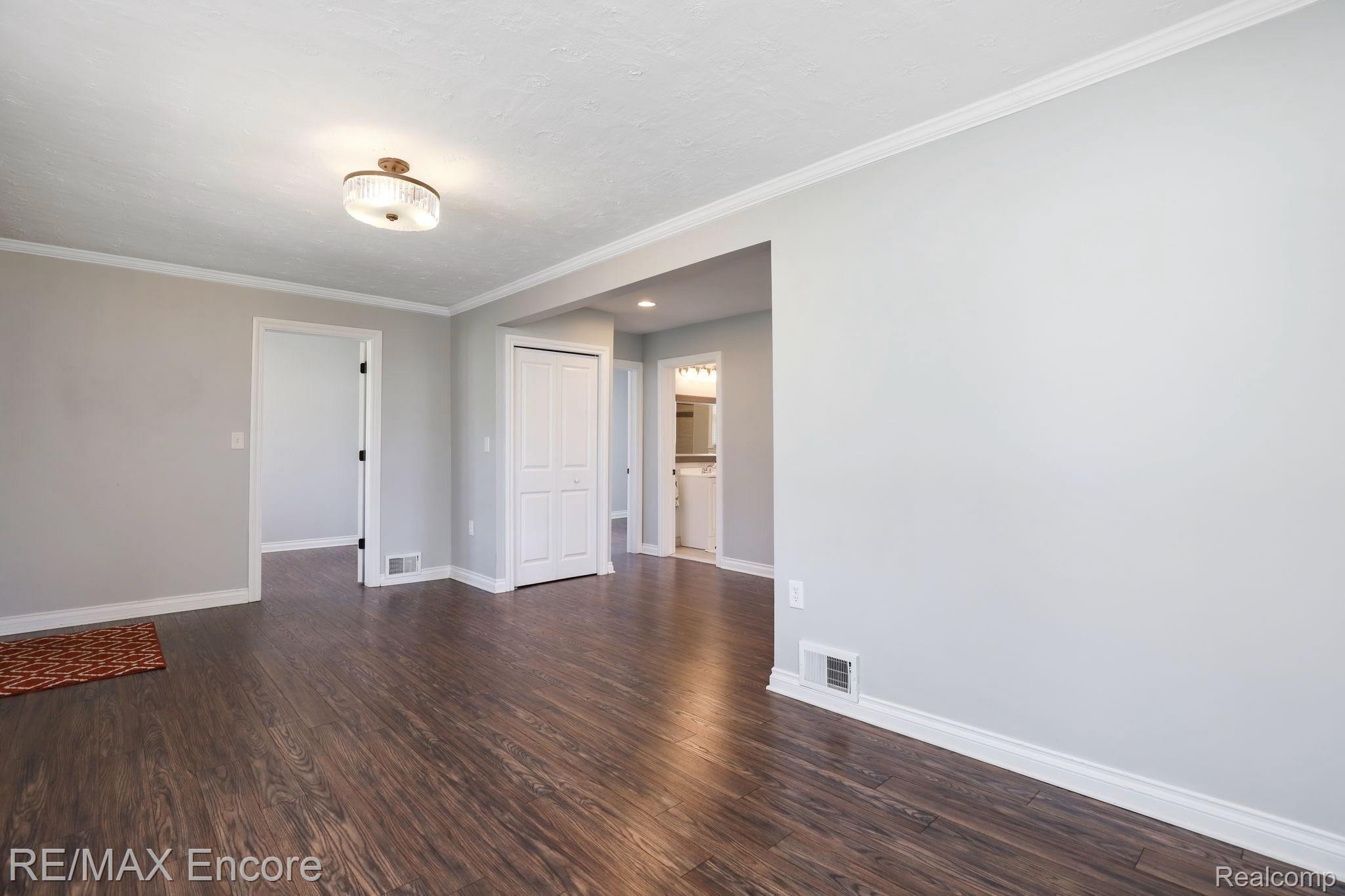622 Pine Tree Road Lake Orion, MI 48362 - Photo 14 of 28 Living Room