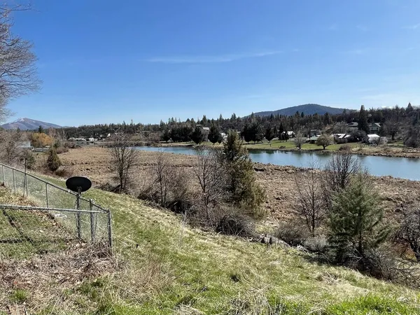 a view of a lake with houses in back