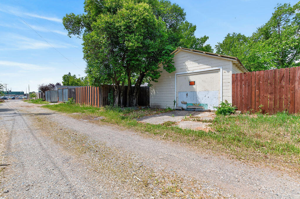 1330 4th Street Red Bluff, CA 96080 - Photo 3 of 19 Detached Garage/Shop