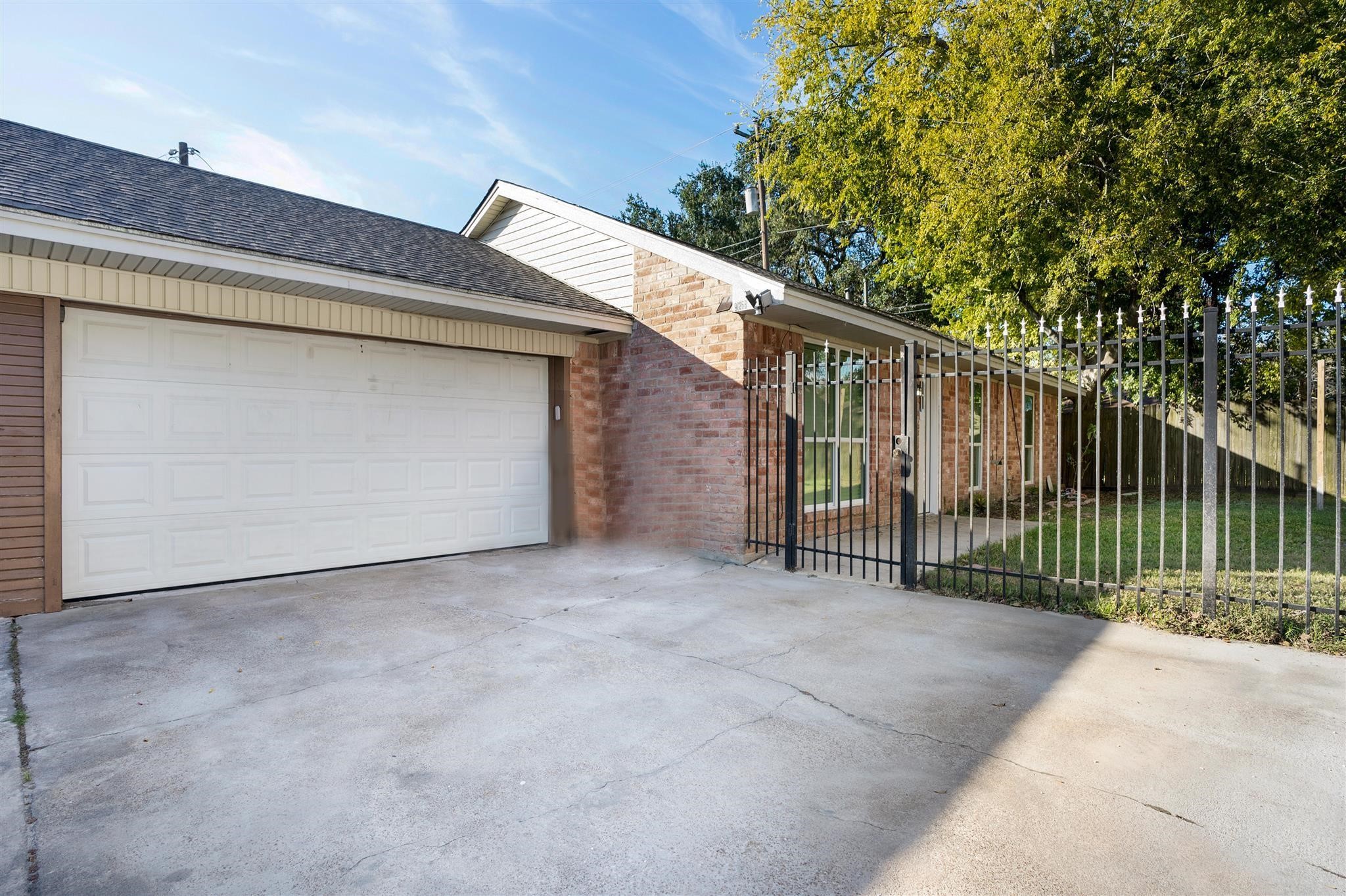 9026 Carousel Lane, Unit B Houston, TX 77080 - Photo 2 of 14
