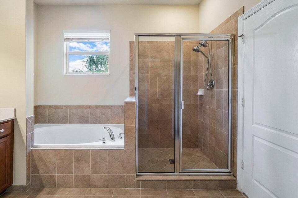 107 Chub Cay Way Jupiter, FL 33458 - Photo 13 of 15 MASTER BATHROOM 2