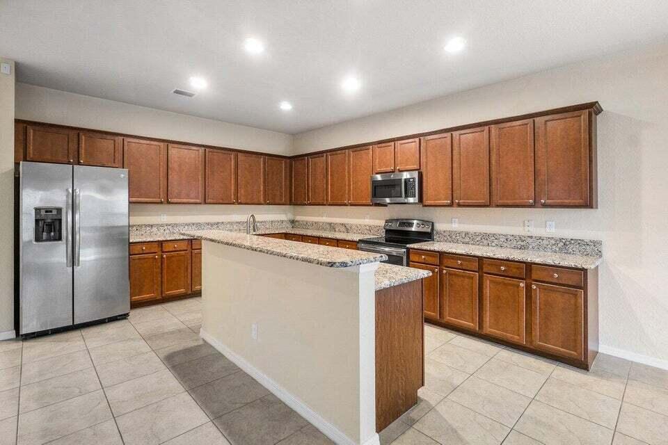 107 Chub Cay Way Jupiter, FL 33458 - Photo 5 of 15 KITCHEN