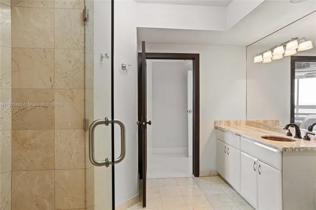 $13,000 | 6365 Collins Avenue, Unit 3803, Miami Beach, FL 33141