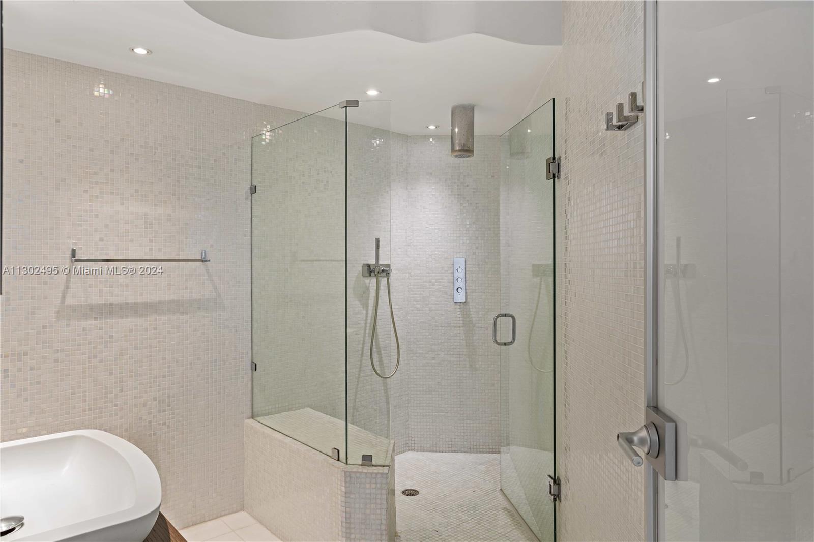 6365 Collins Avenue, Unit 3803 Miami Beach, FL 33141 - Photo 28 of 57