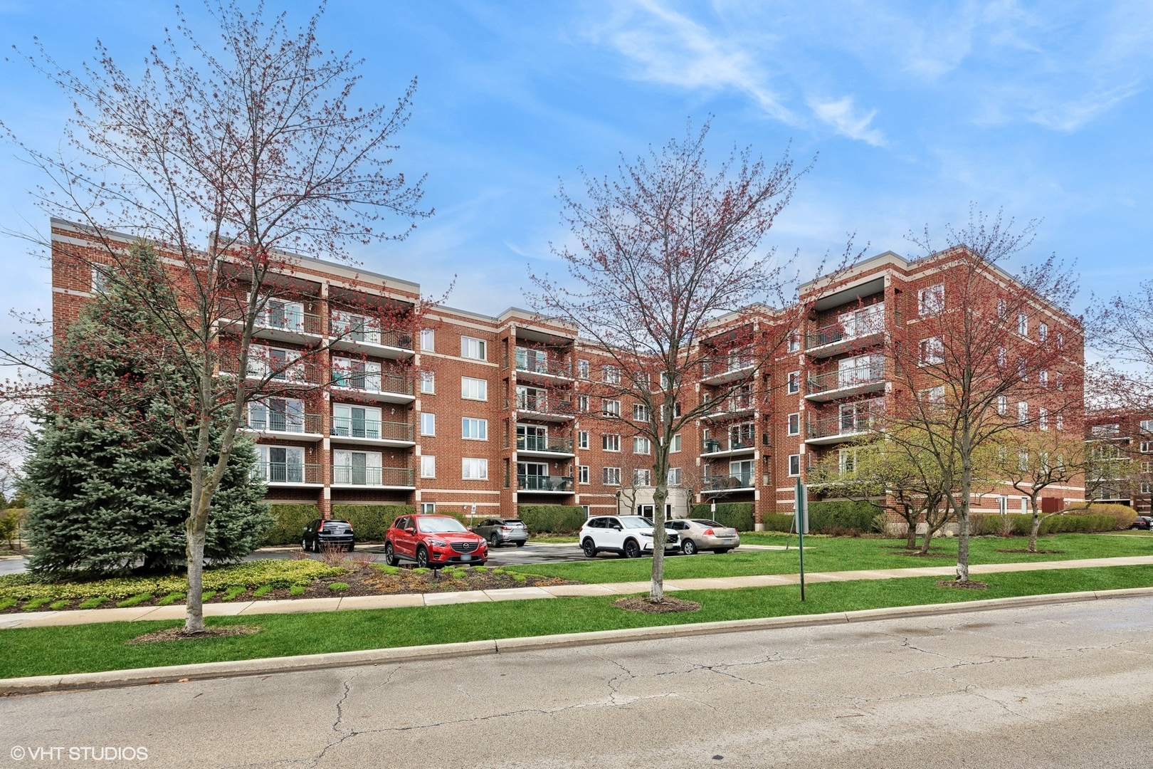 5255 North Riversedge Terrace, Unit 405 Chicago, IL 60630 - Photo 1 of 12 Gallery Image 1