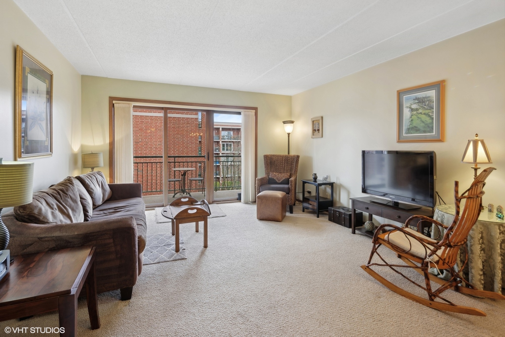 5255 North Riversedge Terrace, Unit 405 Chicago, IL 60630 - Photo 2 of 12 Gallery Image 2