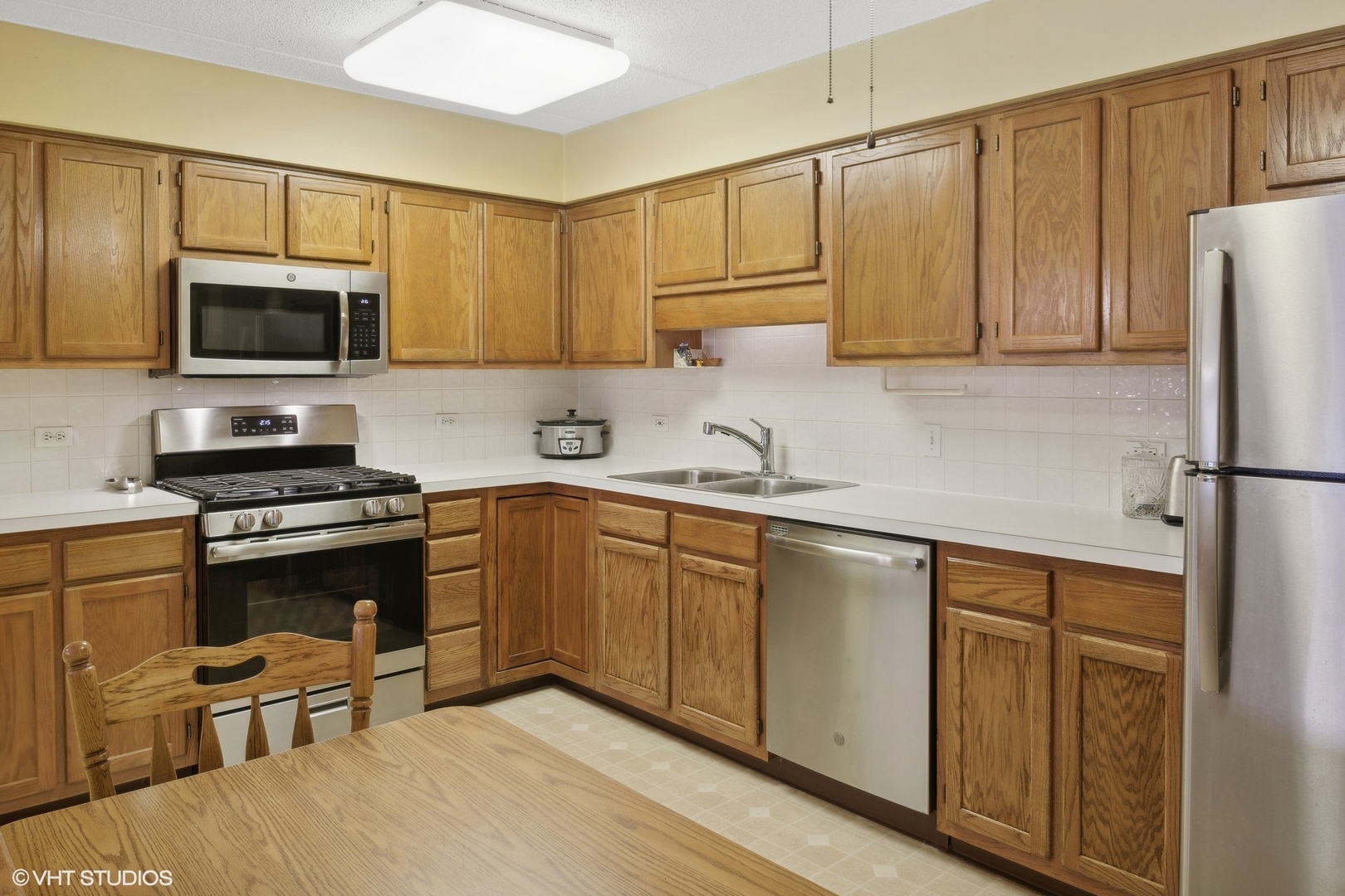 5255 North Riversedge Terrace, Unit 405 Chicago, IL 60630 - Photo 5 of 12 Gallery Image 5