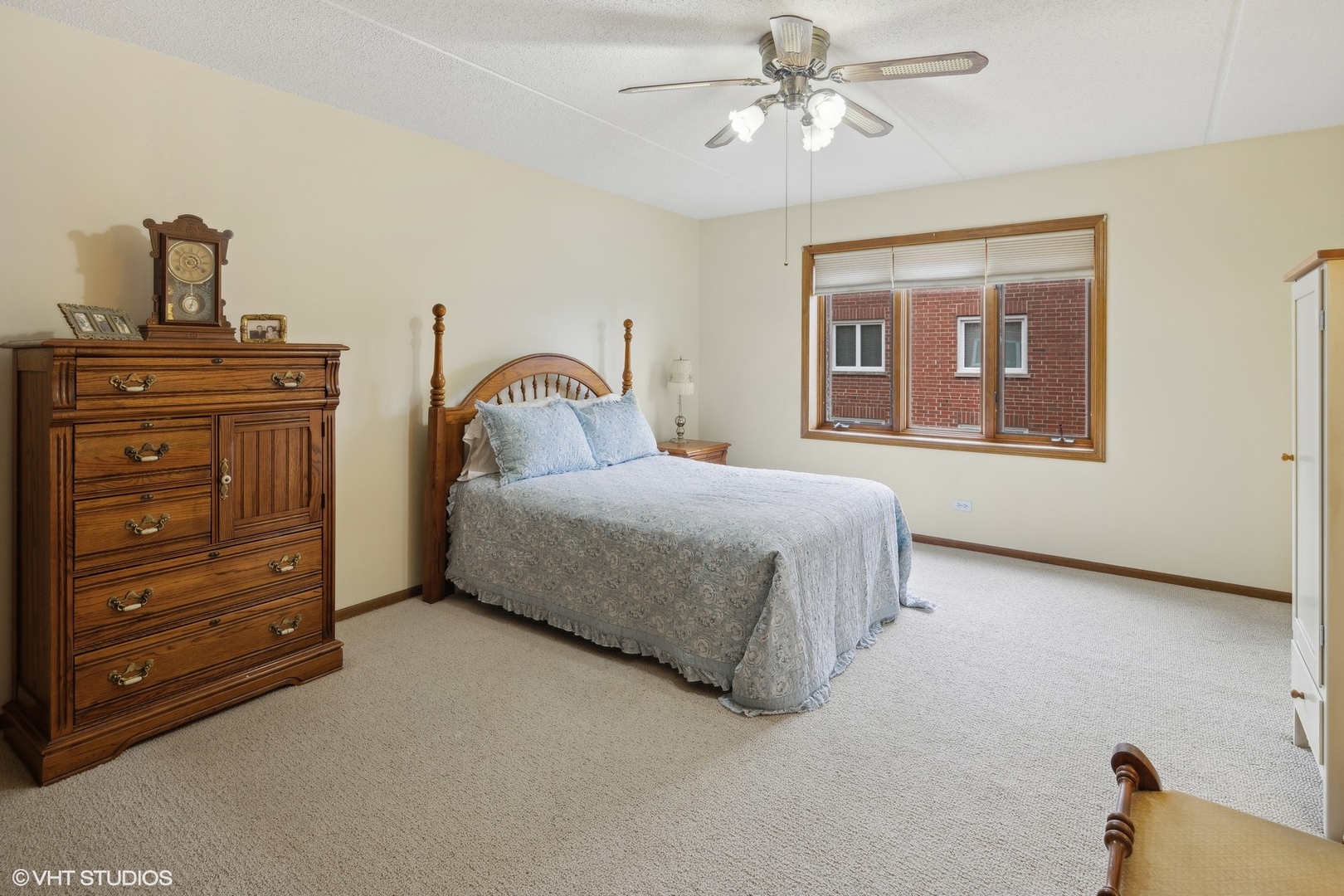5255 North Riversedge Terrace, Unit 405 Chicago, IL 60630 - Photo 6 of 12 Gallery Image 6