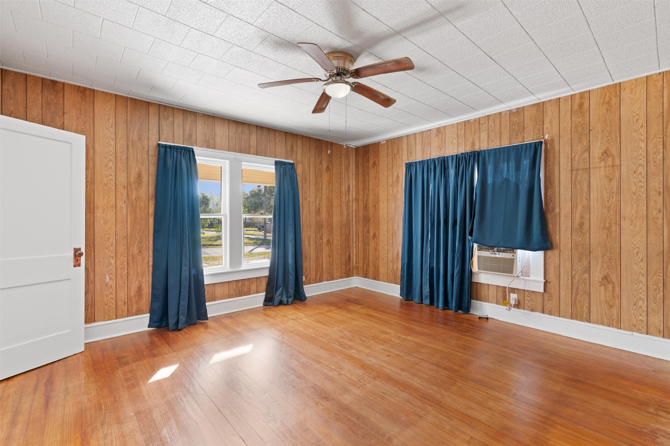 408 South Gabriel Street Granger, TX 76530 - Photo 20 of 29 a view of an empty room with a window