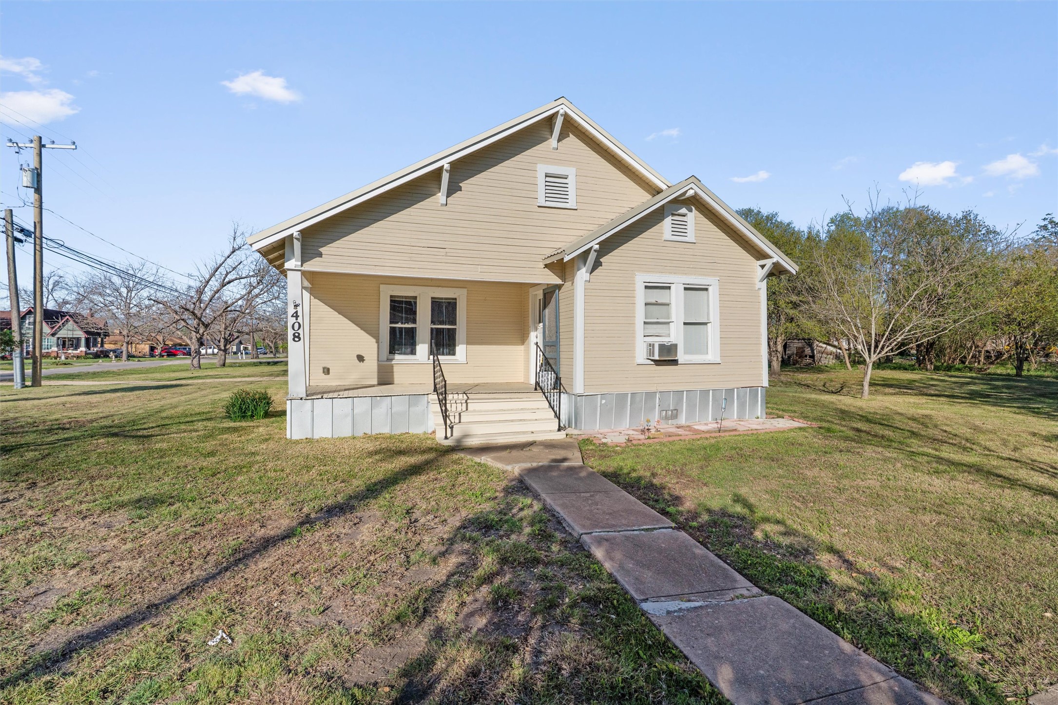 408 South Gabriel Street Granger, TX 76530 - Photo 3 of 29 a front view of a house with garden