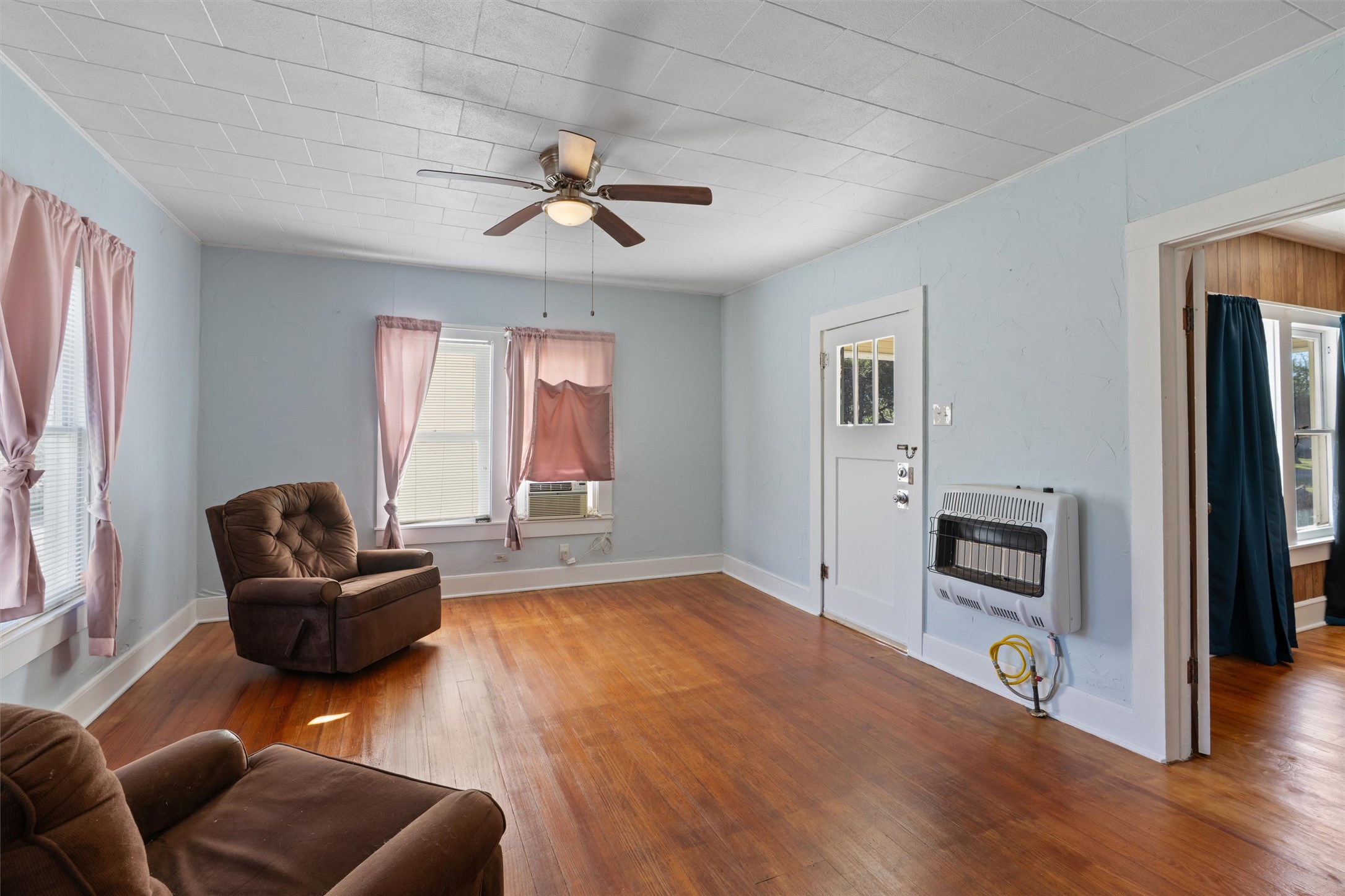 408 South Gabriel Street Granger, TX 76530 - Photo 6 of 29 a living room with furniture and a window