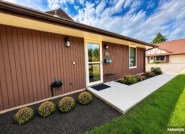 $550,000 | 13-4 Tamaron Drive, Unit 134, Waldwick, NJ 07463