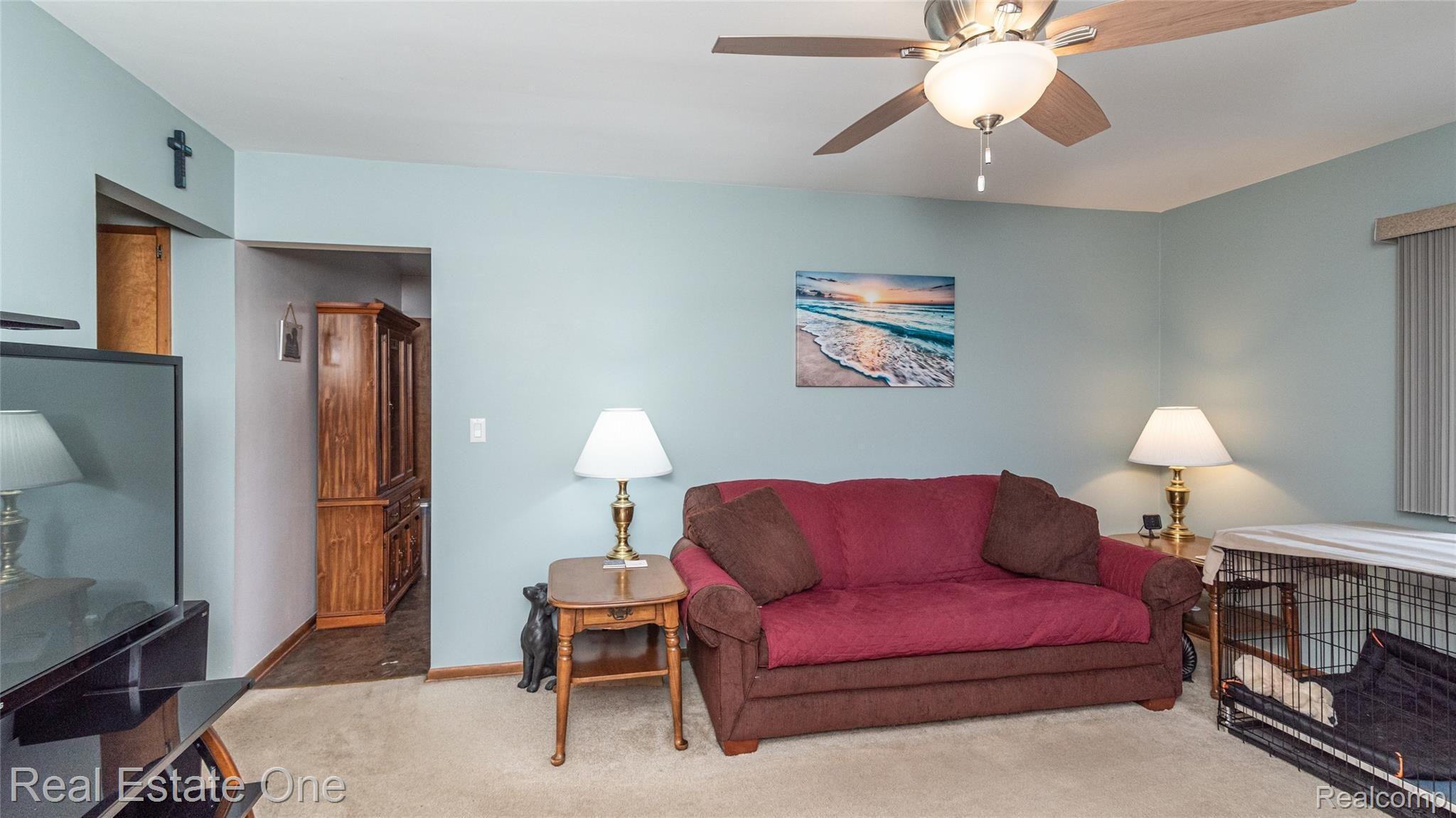 698 Center Ridge South Lyon, MI 48178 - Photo 16 of 48 Family Room
