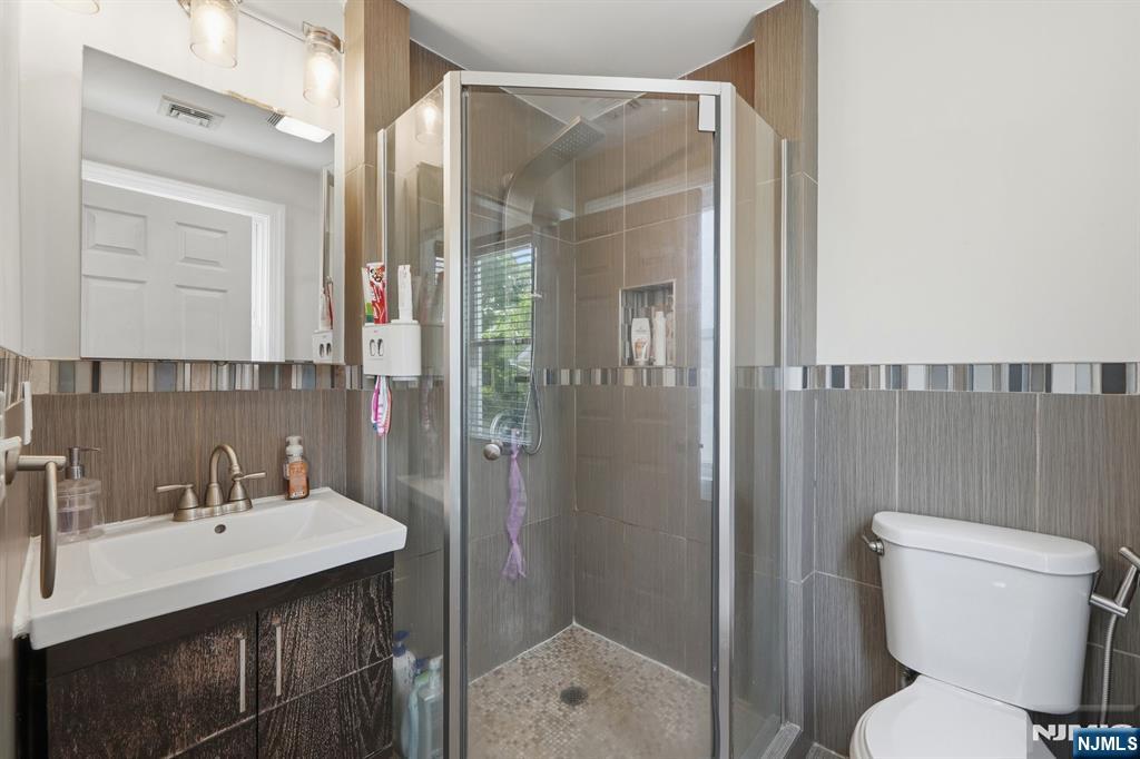 65 Franklin Road Teaneck, NJ 07666 - Photo 33 of 41