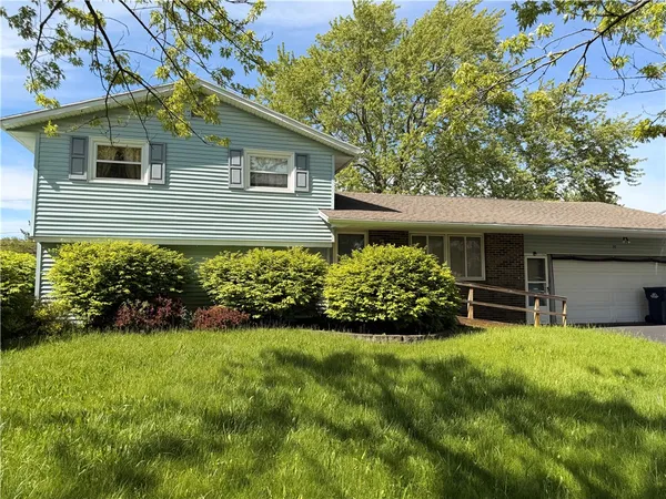 $234,900 | 14 Flamingo Drive, Gates, NY 14624