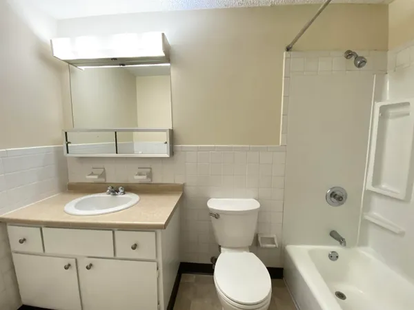 $1,920 | 29 Capron Road, Unit 79, Milford, NH 03055