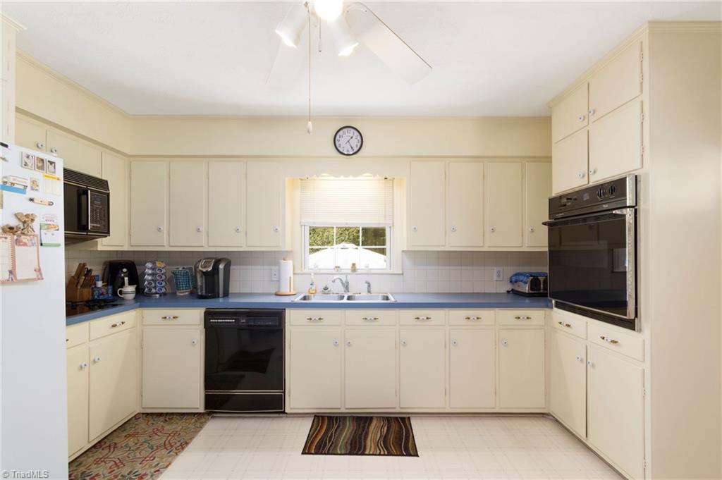 1650 Bright Leaf Road Pfafftown, NC 27040 - Photo 6 of 26 Gallery Image 6