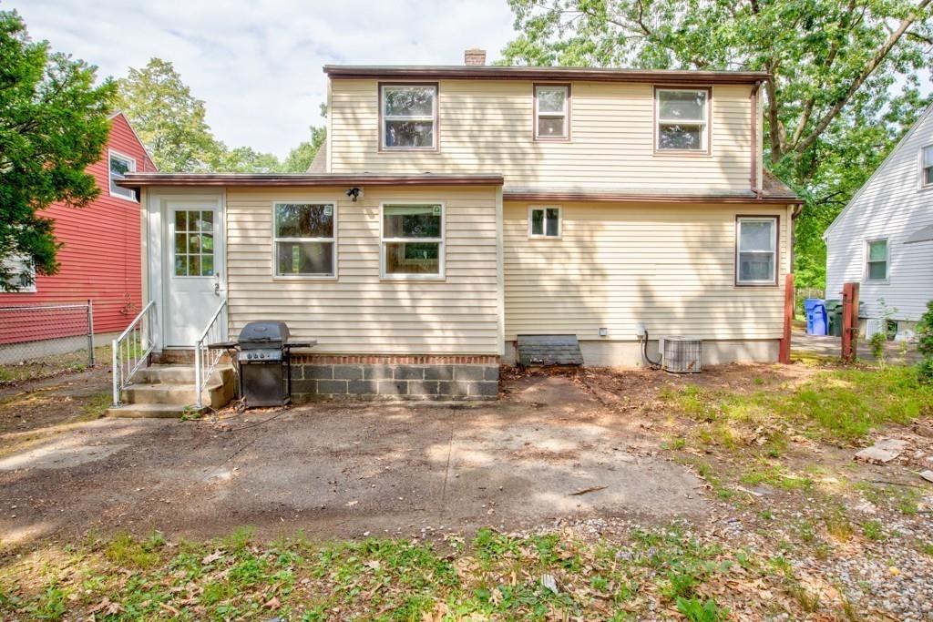 151 Breckwood Boulevard Springfield, MA 01109 - Photo 4 of 22