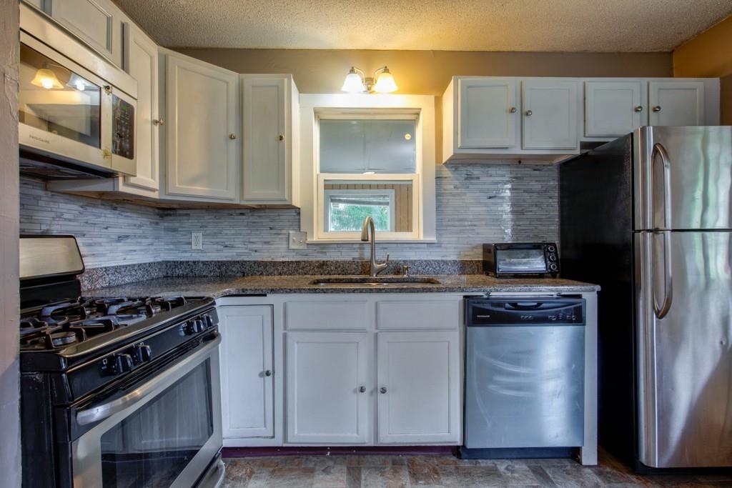 151 Breckwood Boulevard Springfield, MA 01109 - Photo 7 of 22