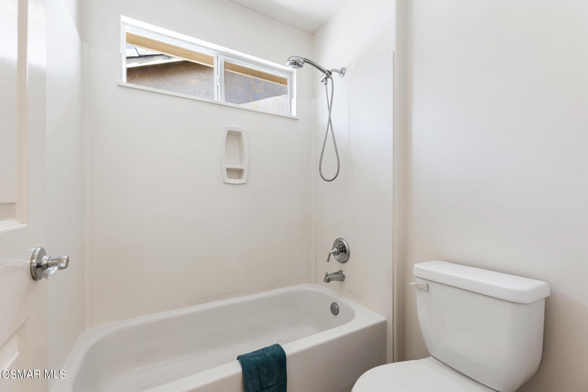 2442 Parade Avenue Simi Valley, CA 93063 - Photo 34 of 76 a bathroom with a toilet and a bathtub