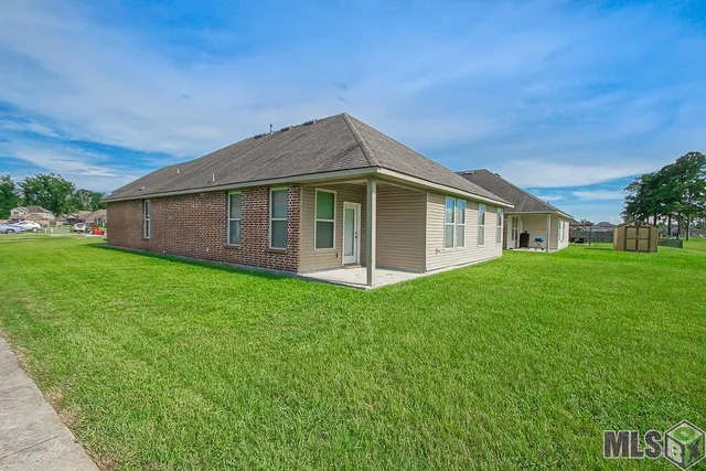 $304,900 | 11383 Legacy Oaks Lane, Gonzales, LA 70737