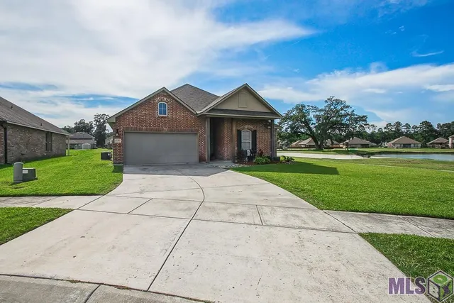 $304,900 | 11383 Legacy Oaks Lane, Gonzales, LA 70737