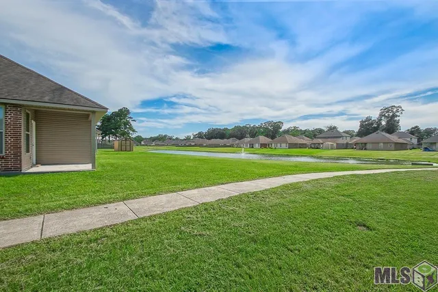 $304,900 | 11383 Legacy Oaks Lane, Gonzales, LA 70737