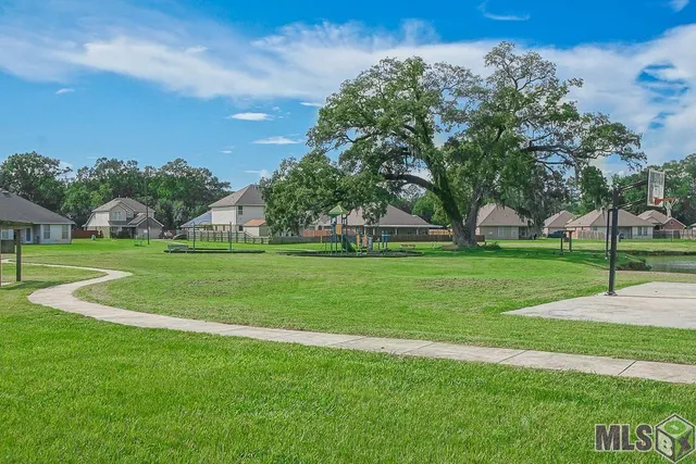 $304,900 | 11383 Legacy Oaks Lane, Gonzales, LA 70737