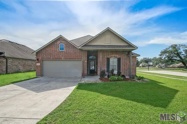$304,900 | 11383 Legacy Oaks Lane, Gonzales, LA 70737